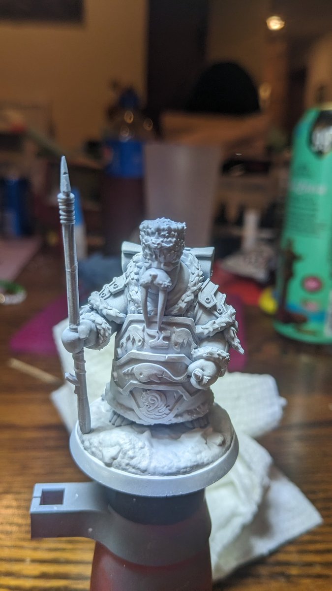 RonEarl's tweet photo. My new hobby. Learning how to prime with an airbrush. Now to decide what colors to paint him. #tuskin #dnd #miniaturepainting #brokenanvil https://t.co/aLOOT56ZLq