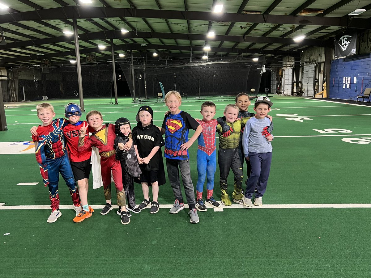 5star7uvelo's tweet photo. 7u Fivestar was well covered tonight for Super Hero night at practice.  #5Star #LetEmHaveFun https://t.co/mxASxofnS7