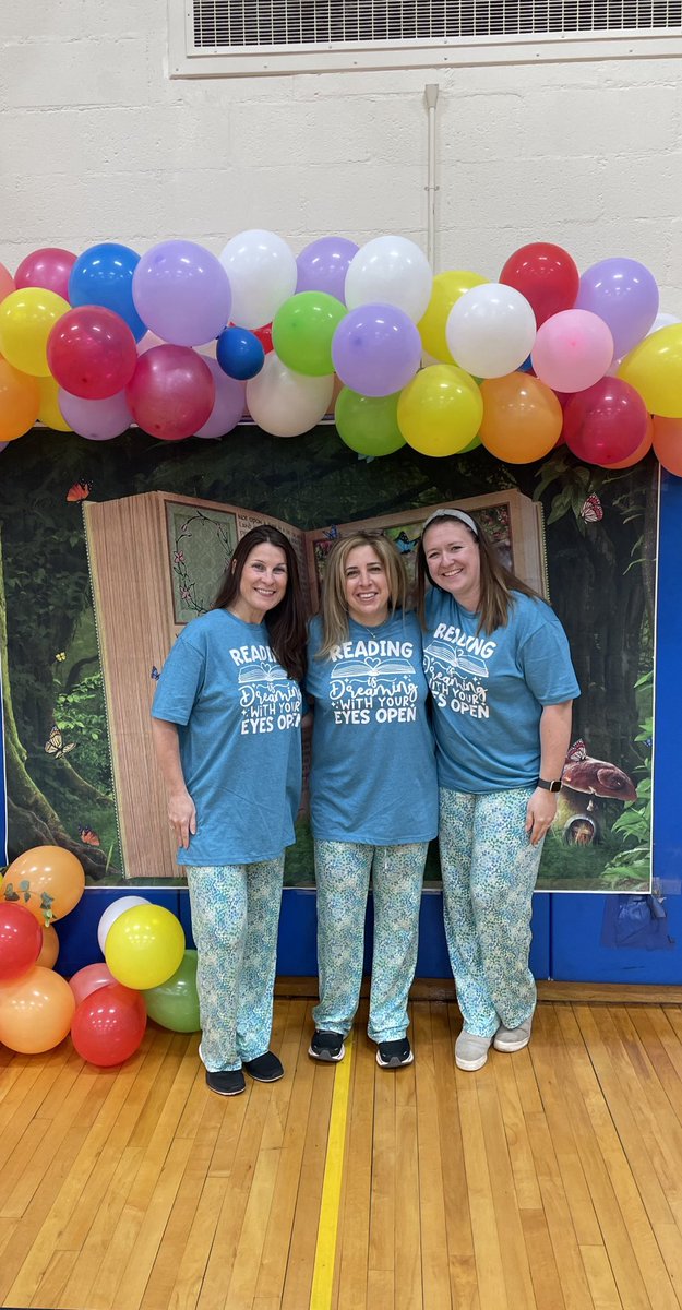 Best Literacy Night at <a href="/CBS_Bethpage/">Central Boulevard Elementary School</a>! Thank you to our PTA and our amazing staff for helping tonight come together. Missing a few in this pic, but we appreciate all of you! 📚📖📙📘📗 <a href="/DSiebertCBS/">Dominique Siebert</a> <a href="/BethpageUFSD/">BethpageUFSD</a> <a href="/BUFSDLiteracy/">Valerie Filbry</a> #WeAreBethpage