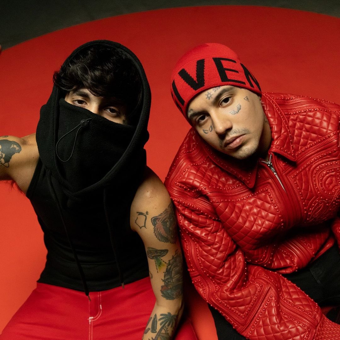 DukoNews's tweet image. Dupla galáctica. 🦇🦇