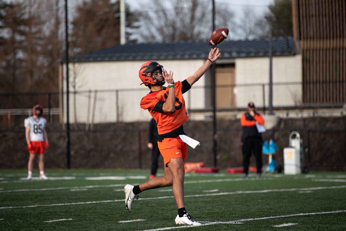 PrincetonFTBL's tweet photo. On Wednesdays, WE WORK❕😤 

#SpringBall | #JUICE 🍊🥤 https://t.co/UvOBmeFEOV