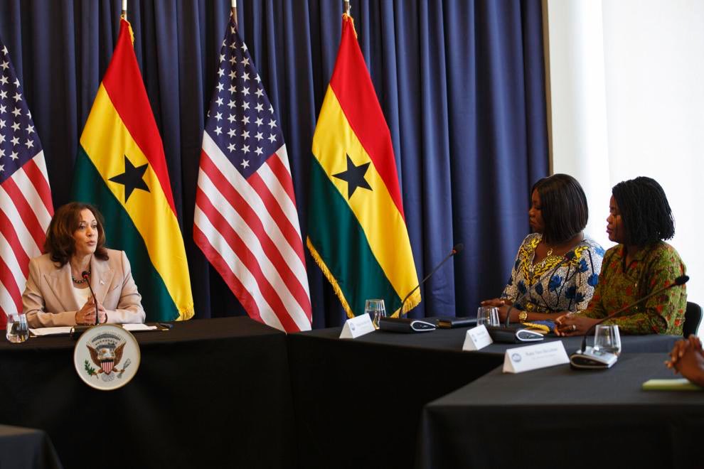 🧵 A thread on @VP Harris’ last day in Ghana 🇬🇭 and arrival in Tanzania 🇹🇿.

Her last event in Accra, Ghana was a roundtable of women entrepreneurs to discuss economic empowerment, inclusion, and leadership at the Mix Design Hub. #MVPinAfrica #USinGhana 

📸: Misper Apawu