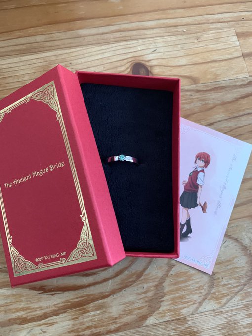 チセの指輪💍が届いたぞー！デザイン最高かよ！！試しにはめてみたらなかなか抜けなくなってちょいパニクった。はずせいことはな