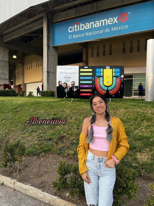 Concierto de buena musica de nuevo! Ahora The 1975! Bonito miercoles! https://t.co/2sIknxnnrz