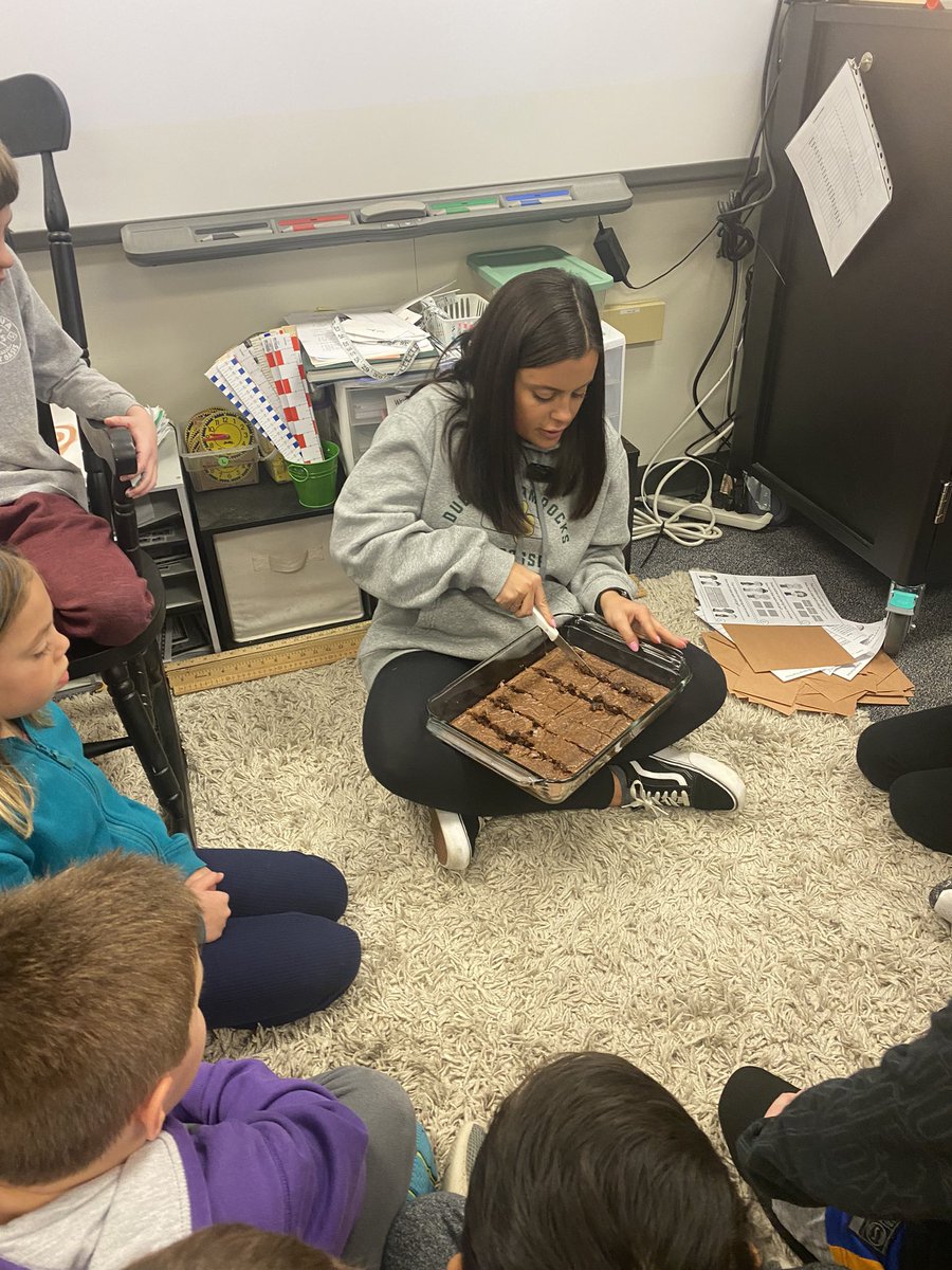 sceDCSD's tweet photo. What’s better than fractions?!? BROWNIE fractions! #alwaysgrowingdcs https://t.co/KCbpi14GfP