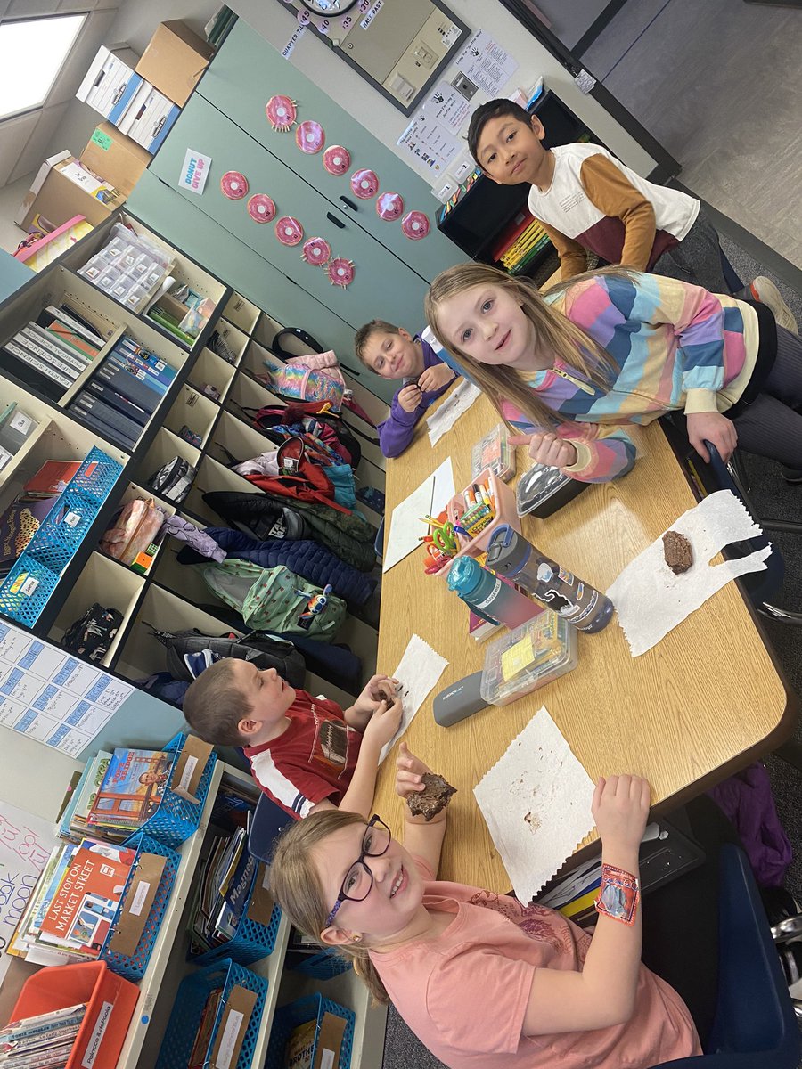 sceDCSD's tweet photo. What’s better than fractions?!? BROWNIE fractions! #alwaysgrowingdcs https://t.co/KCbpi14GfP