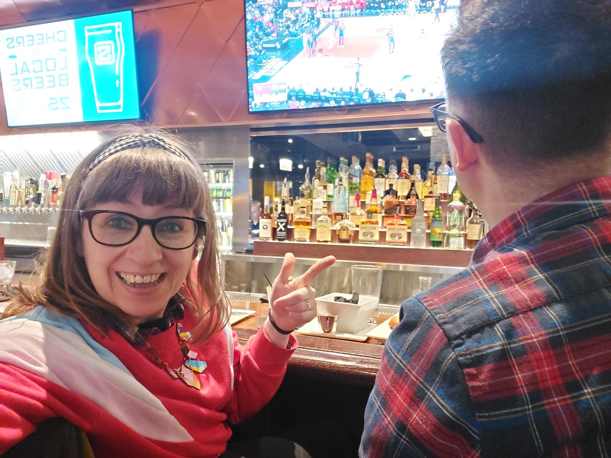 OfficialTeamBBs's tweet photo. Final night in Chi-Town and watching Bulls vs Lakers with this awesome dude @BigLegDrop. I am one lucky lady.
#Chicago2023 #DBisEPIC #TeamBBsForLife #TeamBBsOnTour #TeamBBs #CrewOfTwo #TattyDevine https://t.co/Wa772t0TZW