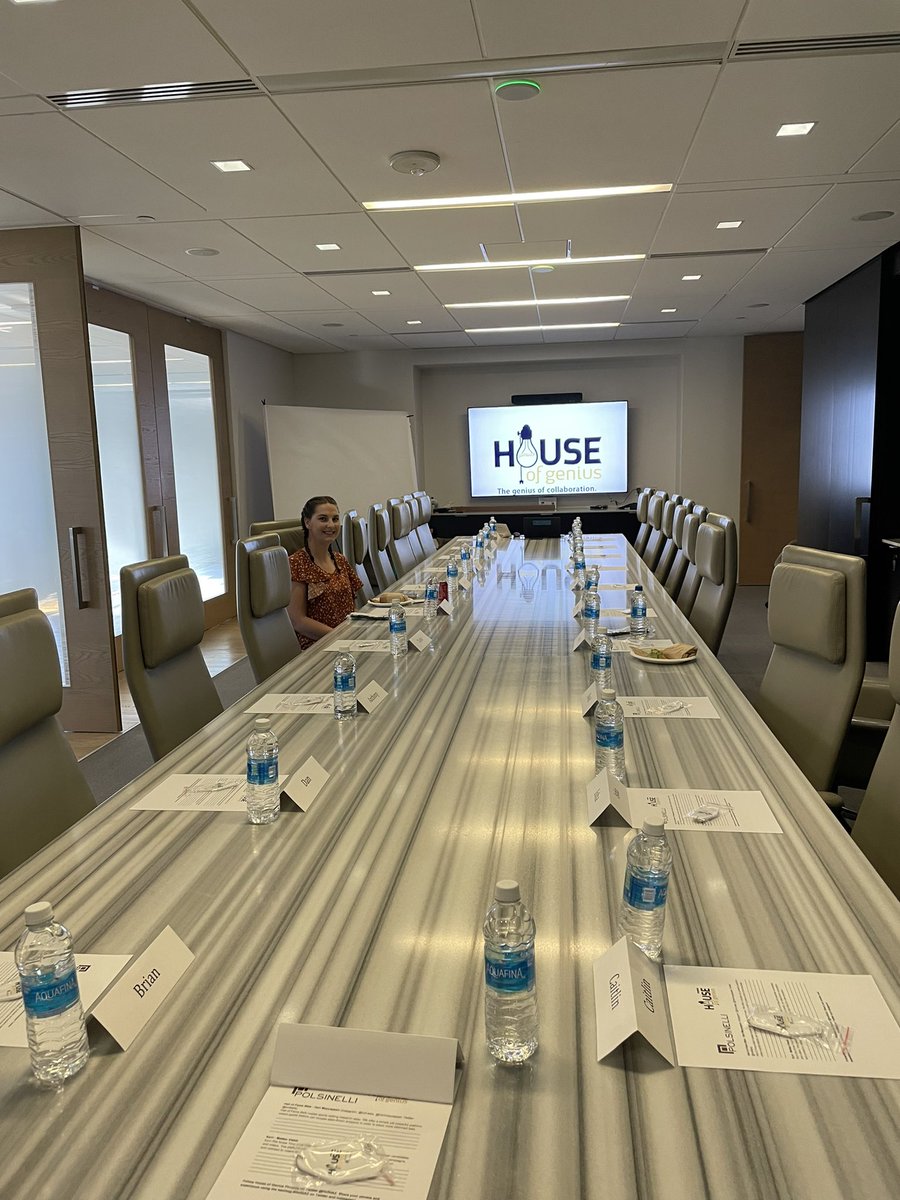 We have a full house tonight! Follow along with all the fun using #hofgaz #yesphx