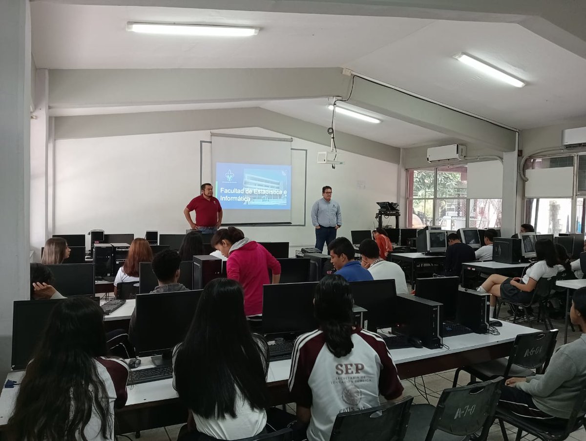 EstadisticaUV's tweet photo. ¡Con calor o frío estamos trabajando! 🥵🥶

Está vez fuimos al municipio de Actopan para continuar con la difusión de la Licenciatura en Estadística 📊💻 https://t.co/gztvWLibOD