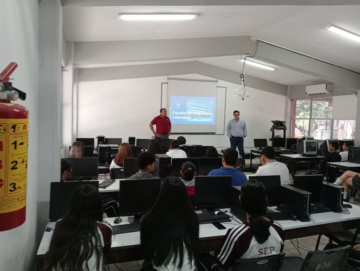 ¡Con calor o frío estamos trabajando! 🥵🥶

Está vez fuimos al municipio de Actopan para continuar con la difusión de la Licenciatura en Estadística 📊💻