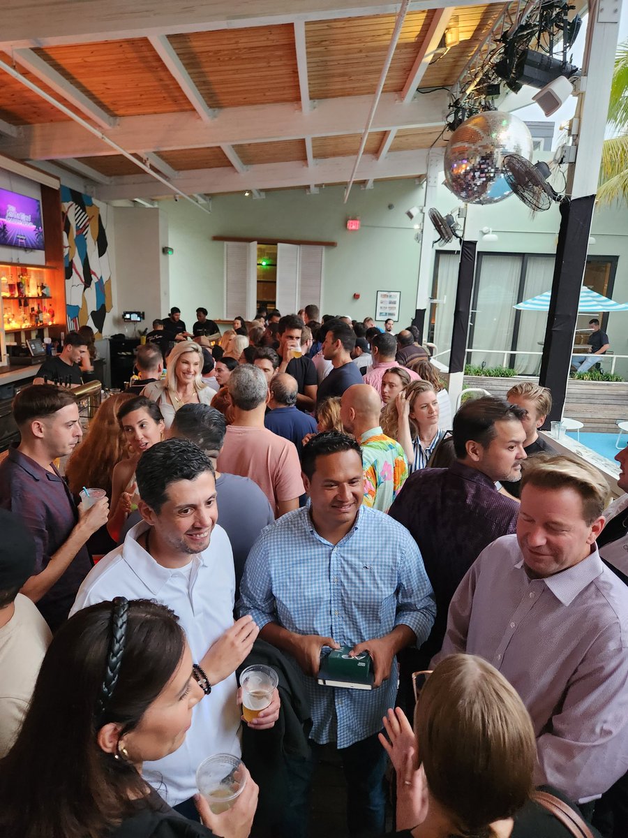 volvoshine's tweet image. A little *light* rain 😂 didn&apos;t stop us from kicking off #MiamiTechMonth with a bang! We even got some special programming thx to @eMergeAmericas 😍
@chrisadamo_ @sarahendline @deLisserRobin @brunosavoca @jdanjohnson @kbclauson @EmilSkandul @KielBerry @paobelt @Bellumio…