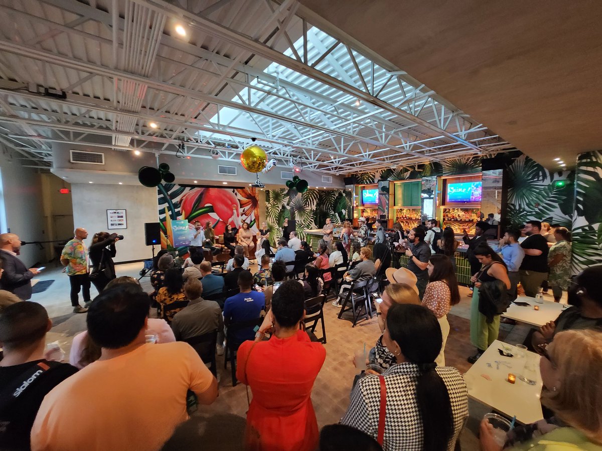 volvoshine's tweet image. A little *light* rain 😂 didn&apos;t stop us from kicking off #MiamiTechMonth with a bang! We even got some special programming thx to @eMergeAmericas 😍
@chrisadamo_ @sarahendline @deLisserRobin @brunosavoca @jdanjohnson @kbclauson @EmilSkandul @KielBerry @paobelt @Bellumio…