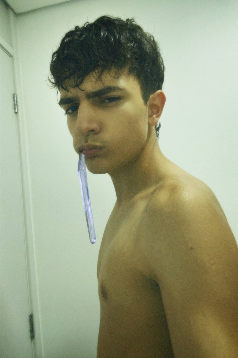 vinilbbh's tweet photo. boa noite pessoar https://t.co/xPdRxr9D3o