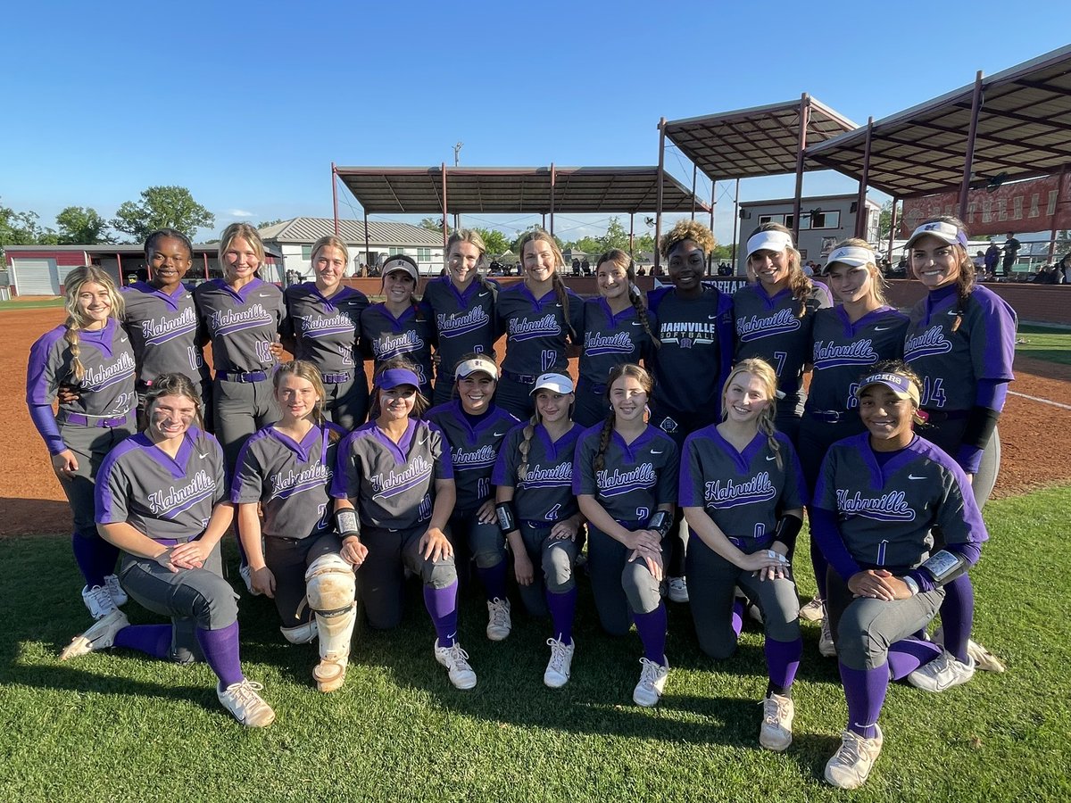 HHStigerSBall's tweet photo. Your Lady Tigers remain undefeated in district with their win over Destrehan in 5 innings. We also added 2 more 💣’s to the season! Congratulations to @DempsterAmberly and @mo_dejean !! 💜💛 Back in action tomorrow to wrap up district play and salute our Seniors! https://t.co/pLA6iU3ElV