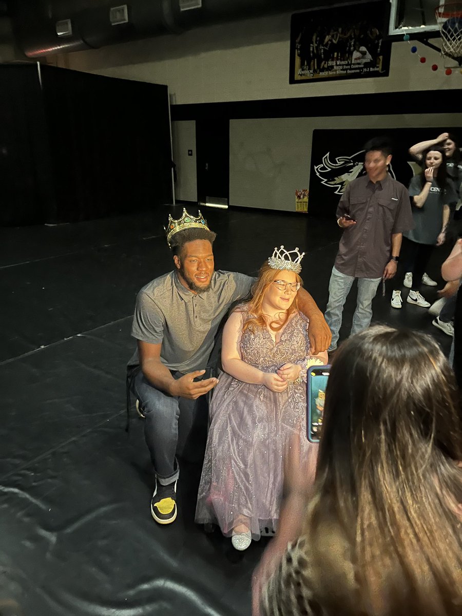 ECCCBasketball's tweet photo. We had a blast at the Spring Fling Special Needs Prom ‼️‼️ #withYOUinmind https://t.co/4Yvv5w3RXj