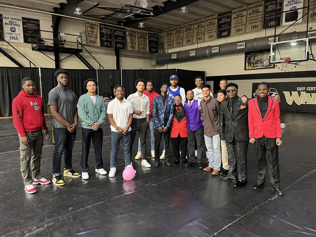 ECCCBasketball's tweet photo. We had a blast at the Spring Fling Special Needs Prom ‼️‼️ #withYOUinmind https://t.co/4Yvv5w3RXj