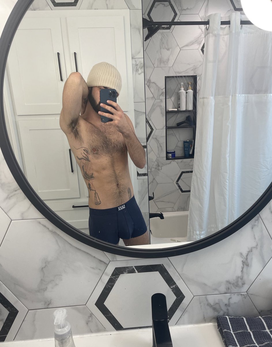 Twin_XIII's tweet photo. Time to wash the day off https://t.co/hIvWOZn2Ll