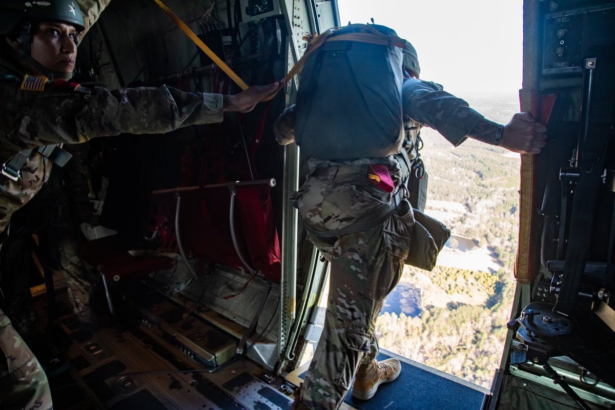 MPRAONLINE's tweet photo. For the first time in a few years, the 503rd MP Battalion conducted a Saint Michael Airborne jump & Saint Michael pendant presentation earlier this month. We appreciate SFC Tommy Brock for sending us photos from this special event!
#MPRA #MilitaryPolice #ArmyMP #USArmyMP https://t.co/4JT2BV3bKV