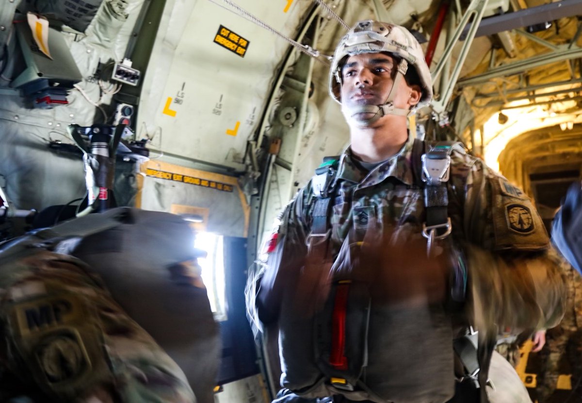 MPRAONLINE's tweet photo. For the first time in a few years, the 503rd MP Battalion conducted a Saint Michael Airborne jump & Saint Michael pendant presentation earlier this month. We appreciate SFC Tommy Brock for sending us photos from this special event!
#MPRA #MilitaryPolice #ArmyMP #USArmyMP https://t.co/4JT2BV3bKV
