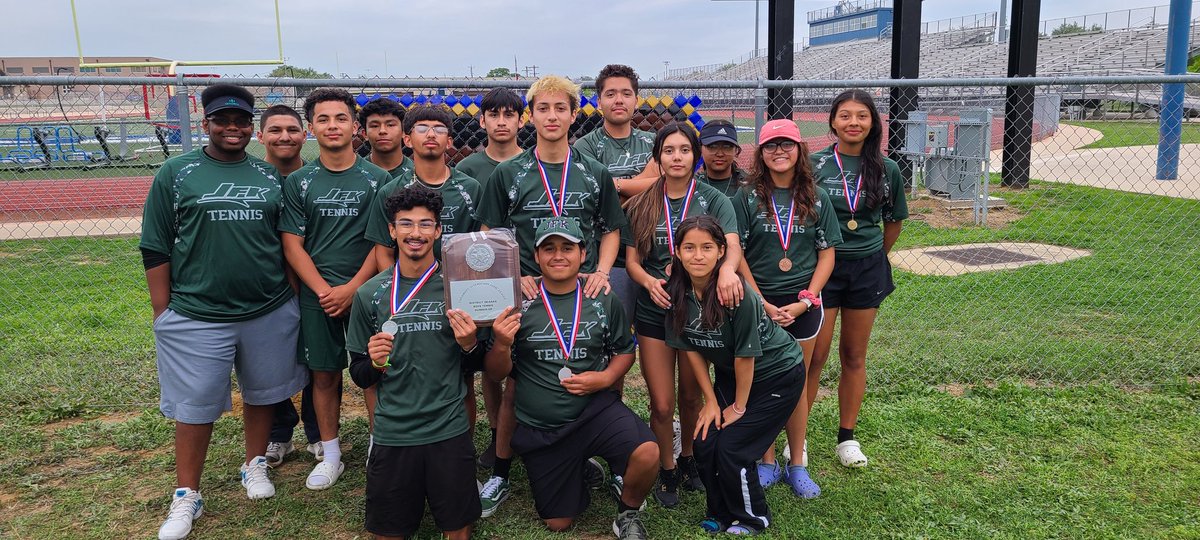 JFK VARSITY TENNIS TEAM!!
2nd place boys overall team runner up, 2nd Place Boys Doubles Samuel Rodriguez & Josh Nabers going to Regionals!! 3rd place Mixed Doubles Team Yathzel Cortez & Sergio Reyes, 3rd place Girls Singles Savannah Garcia, 1st JV Girls Singles Victoria Aguilar!! https://t.co/6PNt5b2DOW