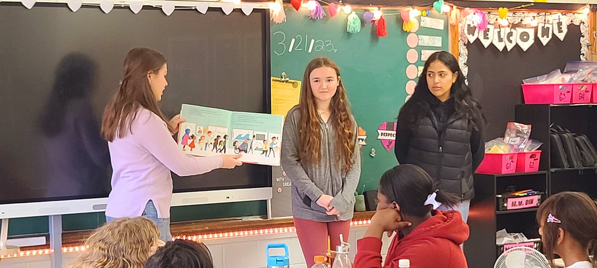 bshs_athletics's tweet photo. A great day of giving back as members of the varsity girls BB team travel to @GardinerManorES and spend time reading to the students and answering their questions. #makingadiffernce @BayShoreSchools @SectXISuffolk @Greater_LI https://t.co/LidFXB0EvO