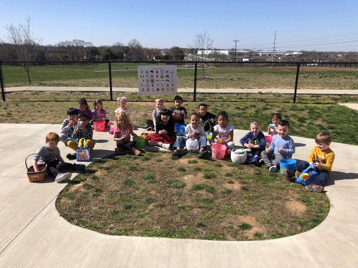 KrystalHandley's tweet photo. We had a great egg hunt before Recess today. We had two sweet 6th graders come and hide them. https://t.co/wfTi6xBlPq