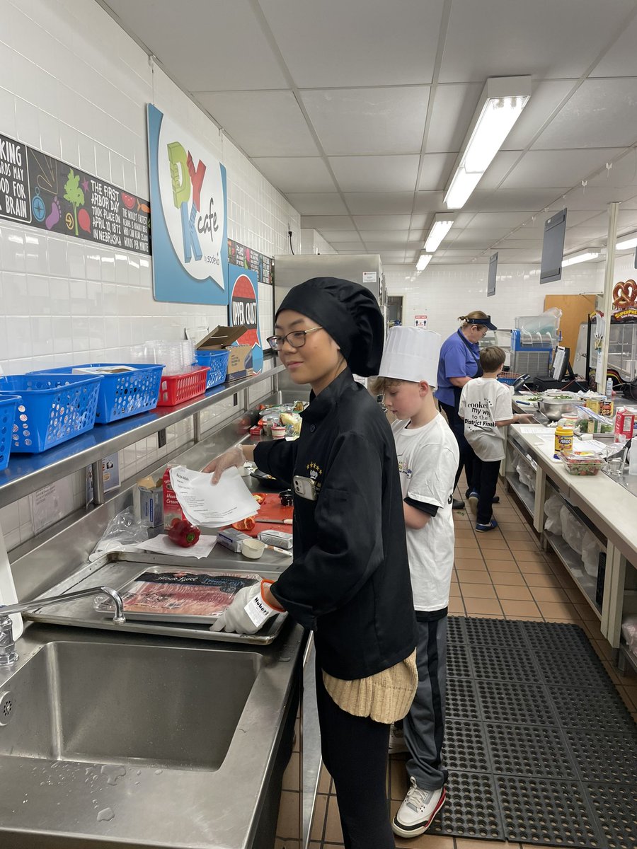 5starcafeFHS's tweet image. Congratulations all of the participants of the Future Chefs Challenge! Thank you @sodexoUSA for asking us to give a helping hand, and we hope to see these young chefs in our culinary program in the future! #frhsd #littlechefs #cte #skillsusa #futurechefs #freeholdfamily