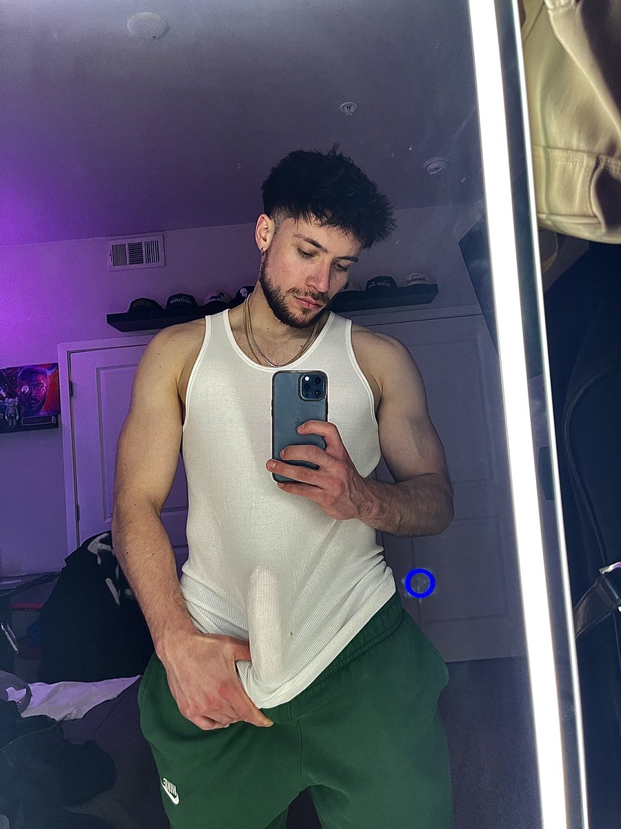 Bottoms RT if you want to come to the gym with me #fitness