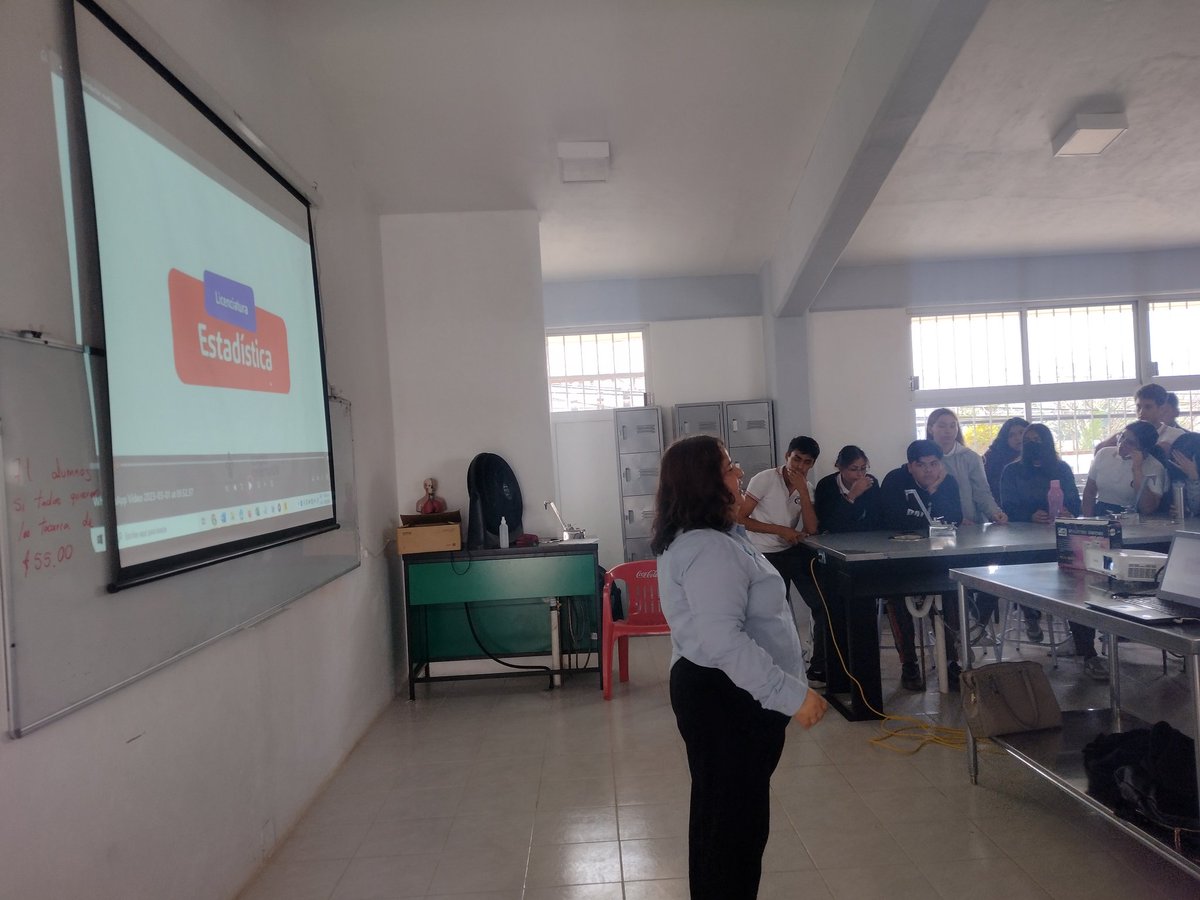 EstadisticaUV's tweet photo. ¡Llegamos al Castillo! 🏰

No buscamos una princesa 👸 ¡Te estamos buscando a ti estudiante de bachillerato! 👨‍🎓📚

Visitamos el Telebachillerato "El Castillo" para continuar con nuestro programa de difusión de la Licenciatura 📊💻 https://t.co/C5og5733Pz