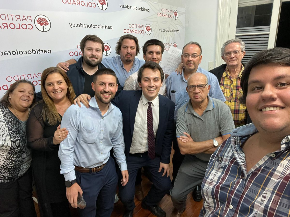 juancaamb's tweet photo. Al CEN!
Acaba de terminar el escrutinio de las elecciones de 2do grado del Partido Colorado, la lista 2 que nos tocó liderar ganó 46-40 ante la lista 1 y llegamos al Comité Ejecutivo Nacional del PC. 
No tengo palabras para describir la felicidad que tengo en estos momentos.
1/4 https://t.co/HowN41wFee