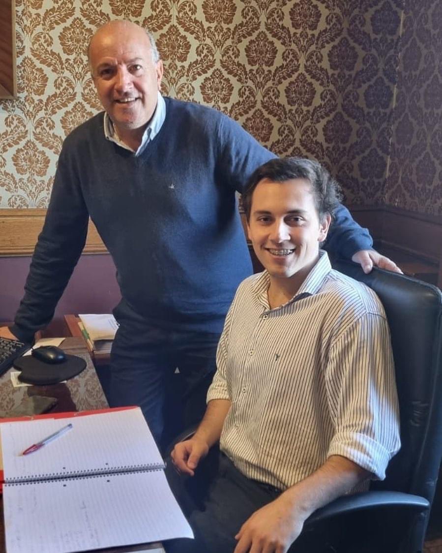 juancaamb's tweet photo. Al CEN!
Acaba de terminar el escrutinio de las elecciones de 2do grado del Partido Colorado, la lista 2 que nos tocó liderar ganó 46-40 ante la lista 1 y llegamos al Comité Ejecutivo Nacional del PC. 
No tengo palabras para describir la felicidad que tengo en estos momentos.
1/4 https://t.co/HowN41wFee