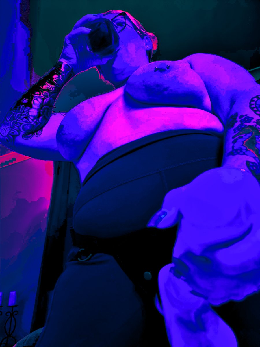 Devi_ant8's tweet photo. Always staying hydrated when having a good time
#nsfwtwt #femdom #strapon #anal #subbyhubby #kink https://t.co/xttpKhvdSz