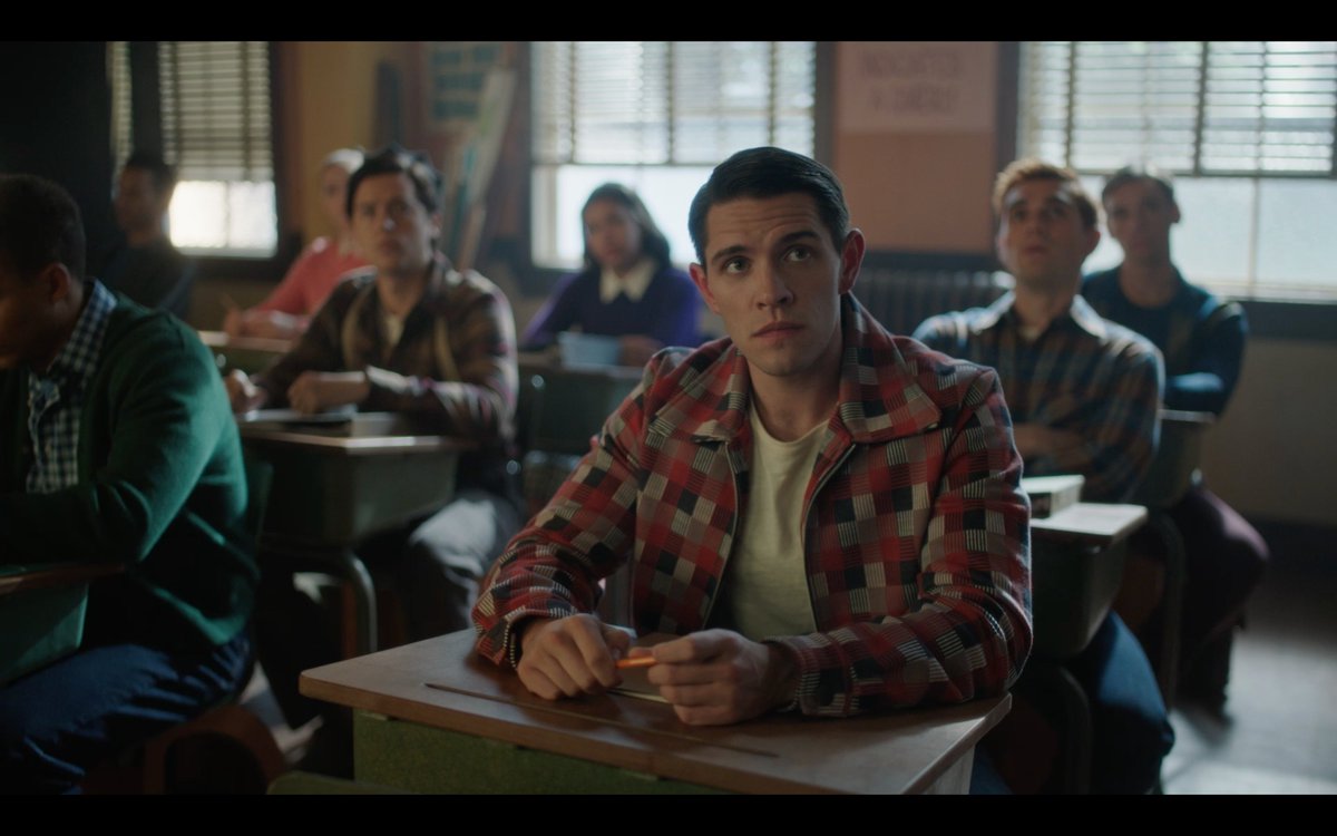 RiverdaleWriter's tweet photo. Is everyone seated and ready for the show? It's almost time for #Riverdale! ✏️⌚️📺 https://t.co/yQYkmR7Cuw