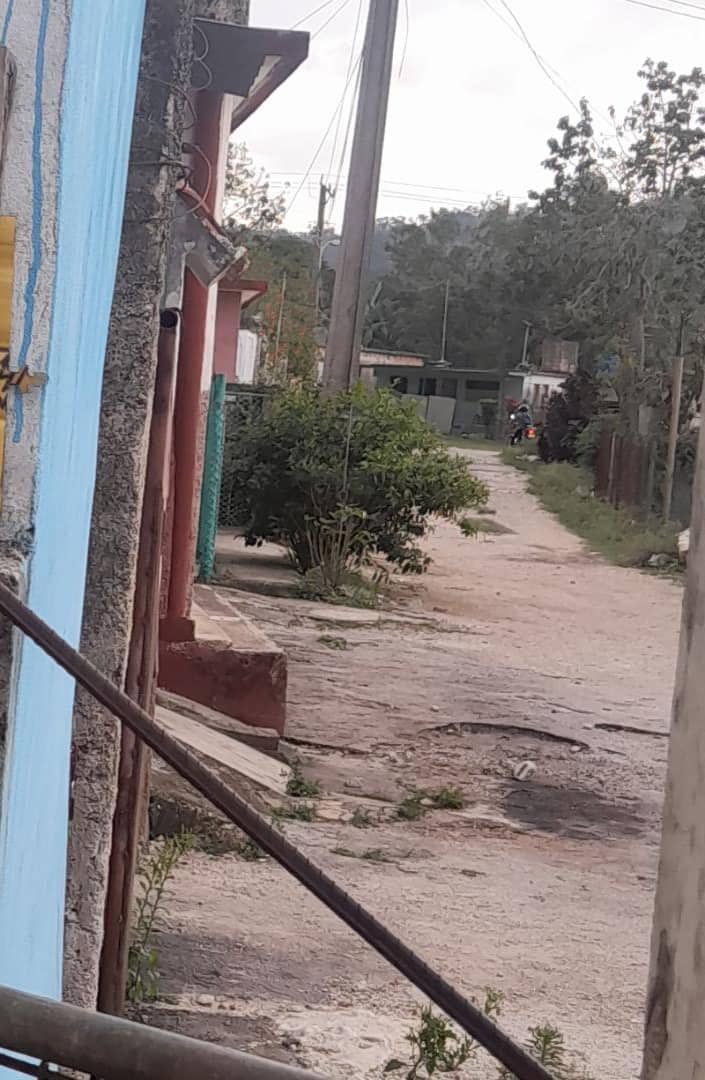 soy_armanditoo's tweet photo. #URGENTE 

Ya comenzó el acoso hacia mi y mi familia por realizar denuncias en contra de la dictadura, hago responsable al gobierno ( Seguridad de Estado ) cubano de cualquier cosa que le pueda pasar a mis sobrinos o mi hermana. 

#AbajoLaDictadura 
#LibertadParaLosPresoPolíticos https://t.co/N3RkDWVV2n