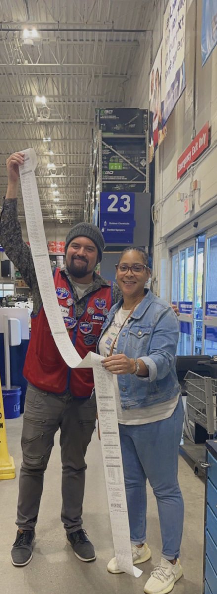 _nicolemarie_6's tweet photo. Allen is at it again! Creating our customers the kitchens of their dreams. The connections he makes during these interactions is something to see! #theOG86 #anotheronesold @AkyiaSweat @Josh_Lowes_0086 @eric_marler @PresnellLars https://t.co/qUm0POjnDY