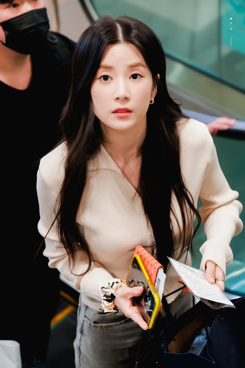 rongbbum's tweet photo. i miss her 😭 https://t.co/me4D2zGmmA