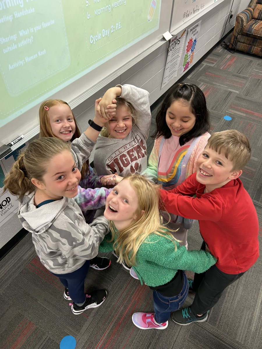 MissBloemsClass's tweet photo. Today we synergized as we completed the human knot! Students had fun while working together to solve the puzzle. #GilbertCSD #LeaderInMe https://t.co/v2JjzmgVNE