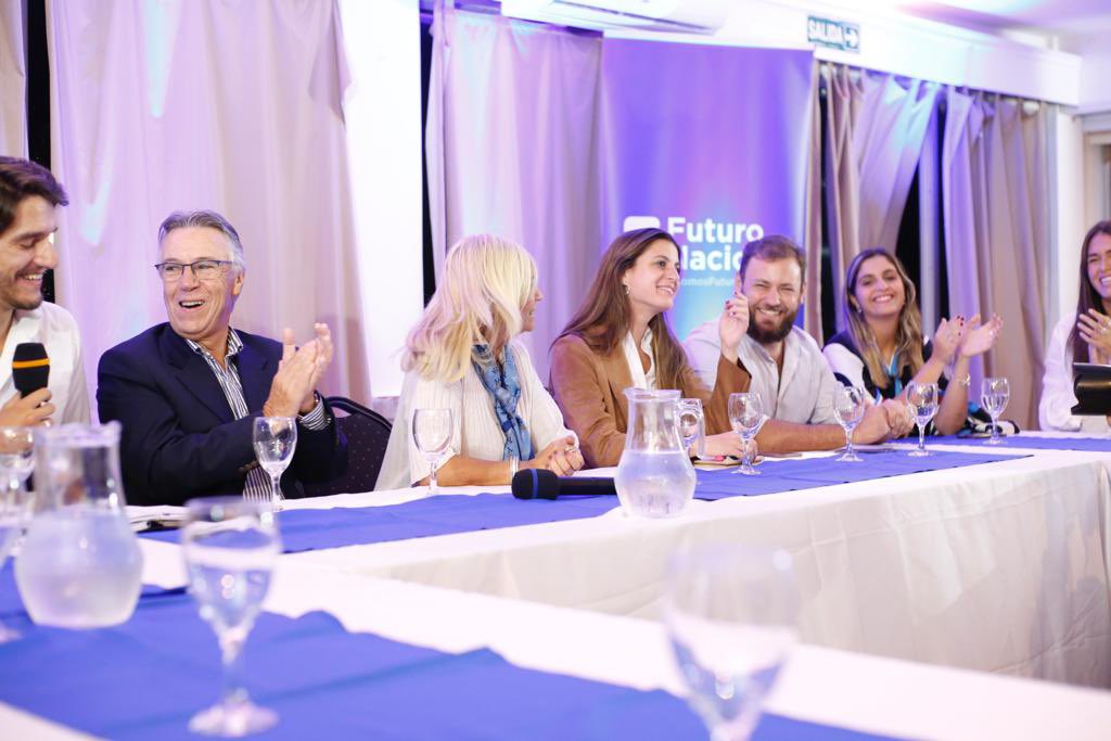 lulisolari's tweet photo. Con mucho orgullo presentamos la Mesa Departamental de Futuro Nacional. 

Muy feliz de formar parte de esta nueva etapa que se abre. 

Vamos a hacer lo que tengamos que hacer para asegurarle el futuro al partido y al país. https://t.co/jhhZfCrvYQ