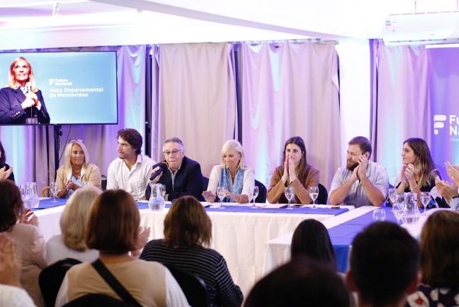 lulisolari's tweet photo. Con mucho orgullo presentamos la Mesa Departamental de Futuro Nacional. 

Muy feliz de formar parte de esta nueva etapa que se abre. 

Vamos a hacer lo que tengamos que hacer para asegurarle el futuro al partido y al país. https://t.co/jhhZfCrvYQ