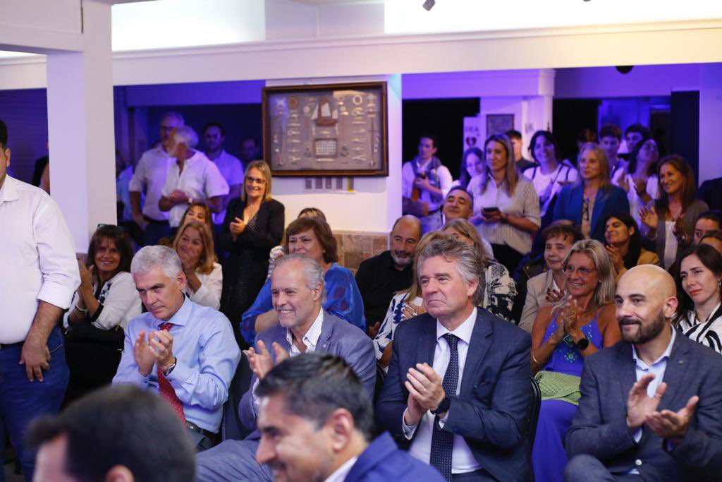 beatrizargimon's tweet photo. Con mucho entusiasmo instalamos la Mesa de @FuturoNacional en Montevideo. Un espacio en el @PNACIONAL que se suma para trasladar la mirada Wilsonista, para seguir trabajando junto a muchos compañeros pensando en la capital de nuestro país y siempre, en clave de futuro. https://t.co/pmThxmmDNH