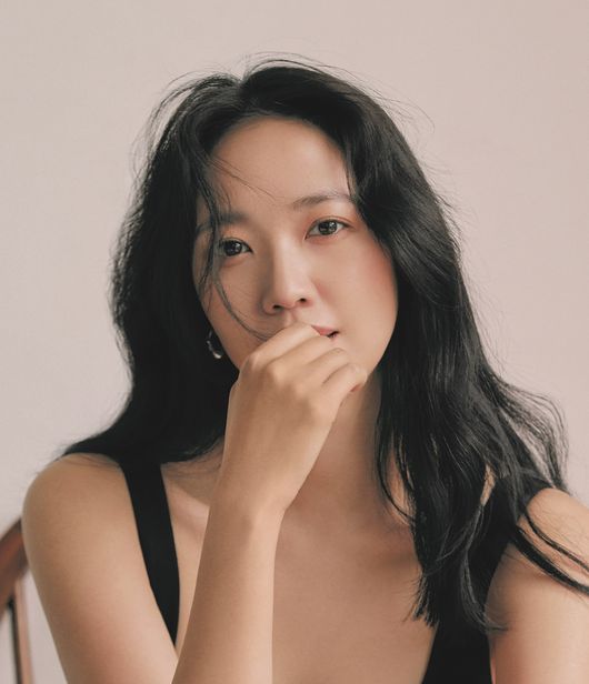 KoreanUpdates's tweet photo. Actress #JeonHyejin has officially signed with Management SOOP and be under the same agency with her husband, #LeeChunhee. She recently starred in JTBC #Agency
https://t.co/kvXHCIO6Ge #KoreanUpdates RZ https://t.co/ZwGriR1FZE