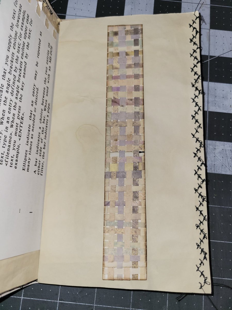 CraftyDragyn's tweet photo. #Bellyband using scraps and making a weave pattern. #junkjournaljunkies #junkjournalsofinstagram #junkjournaladdicts #junkjournallove #junkjournalideas #junkjournalcommunity #ephemera #ephemeraart https://t.co/0L5ms5qqe5