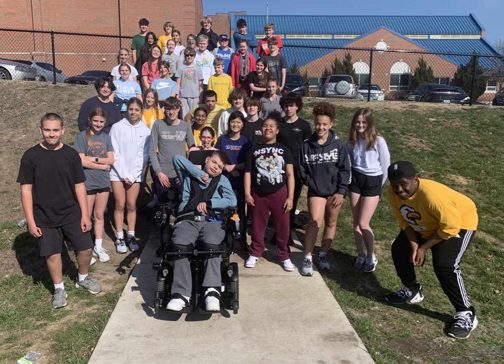 Big shout out to all the HMS athletes that volunteered today at the 1st Liberty Special Olympics Track practice of 2023. Hope to see everyone again next week. #makeadifference