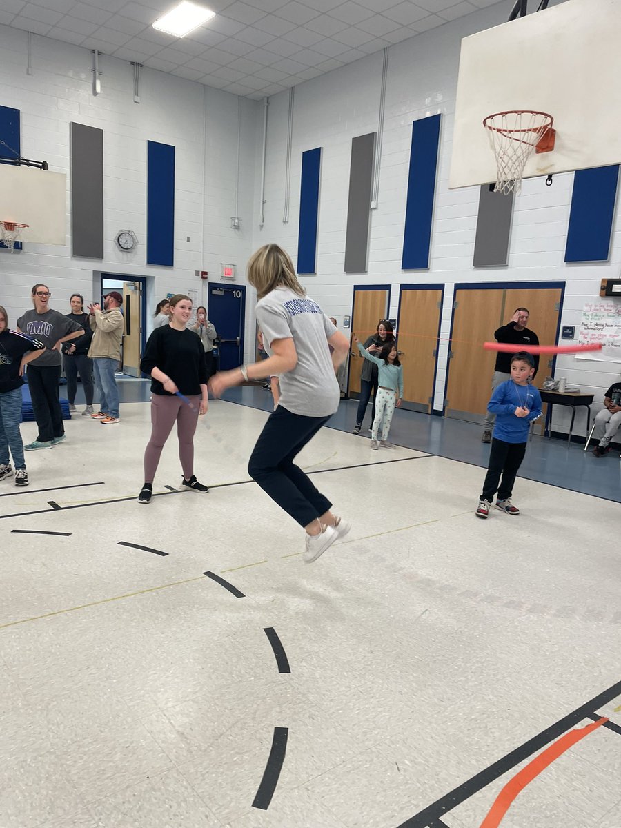Fun at Family Fitness Night! 🏃🏽‍♀️ @jillzat32 <a href="/KarenEHaddock/">Karen Haddock</a> @LakeRidgeES #lrespride