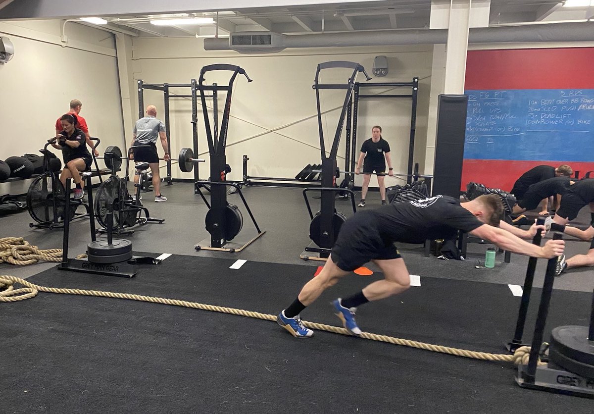 FalconBdeCdr's tweet photo. #WednesdayWisdom Do PT with your company commanders. Great workout. Great discussion. #BePresent #LetsGo #AATW #FalconFit #H2F @2BCT_FALCONS https://t.co/7wNEGXDOe9