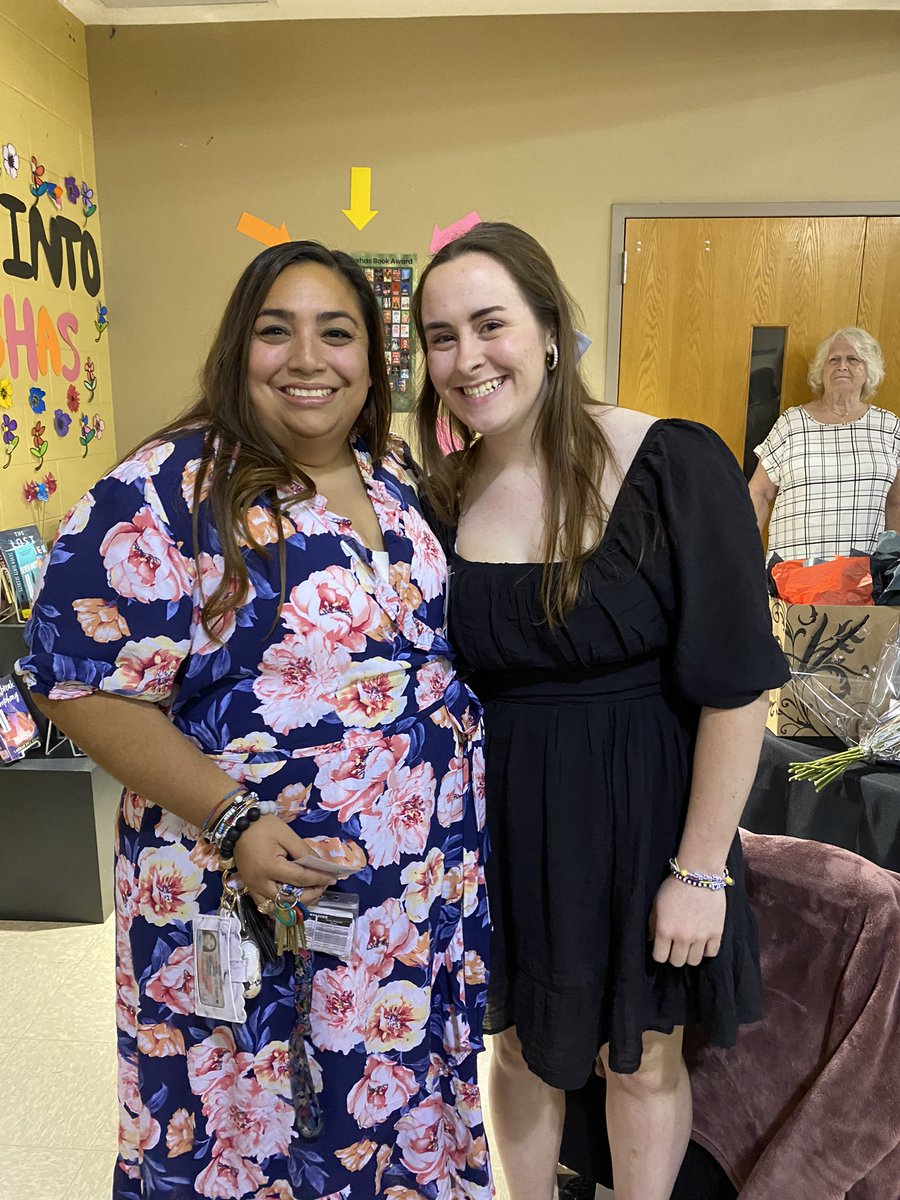 MsPMathClassWC's tweet image. As a teacher you hope that you make a difference in your students lives and last night I was honored that this Summa graduate picked me to honor. It has been a pleasure to watch you grow as a leaner and as a leader. I’m excited to see what your future holds! #wc #mathteacher
