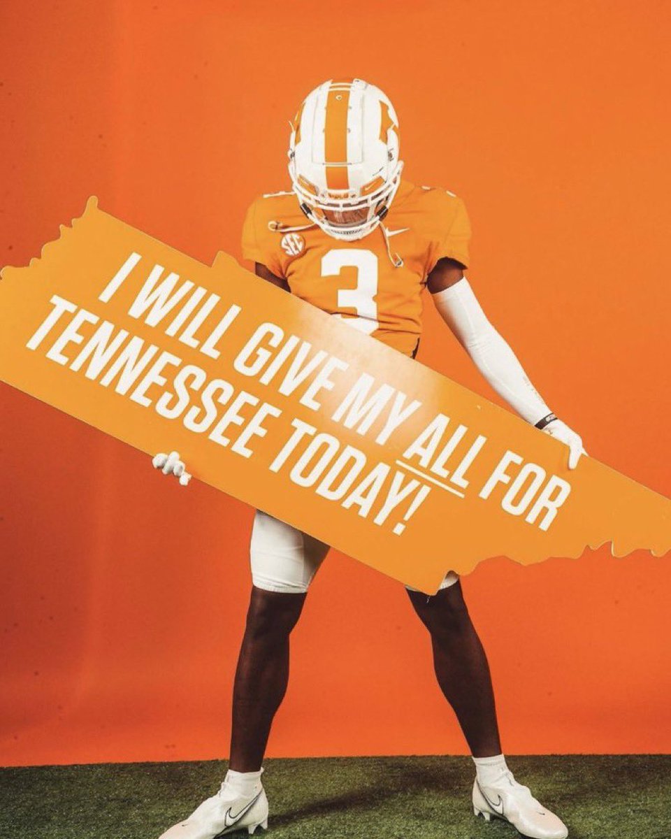 FCProspects_'s tweet photo. You know who will be in #Knoxville hanging out with @coachjoshheupel @Vol_Football #VolFootball this weekend #GoVols 🟠⚪️ 🏈 Well it is 4 ⭐️ Ath @BanksTravaris the #BamaBaller #VolNation y’all better be ready #WeAreFirstClass @XtremeFirst https://t.co/a3DXJ5AsKW