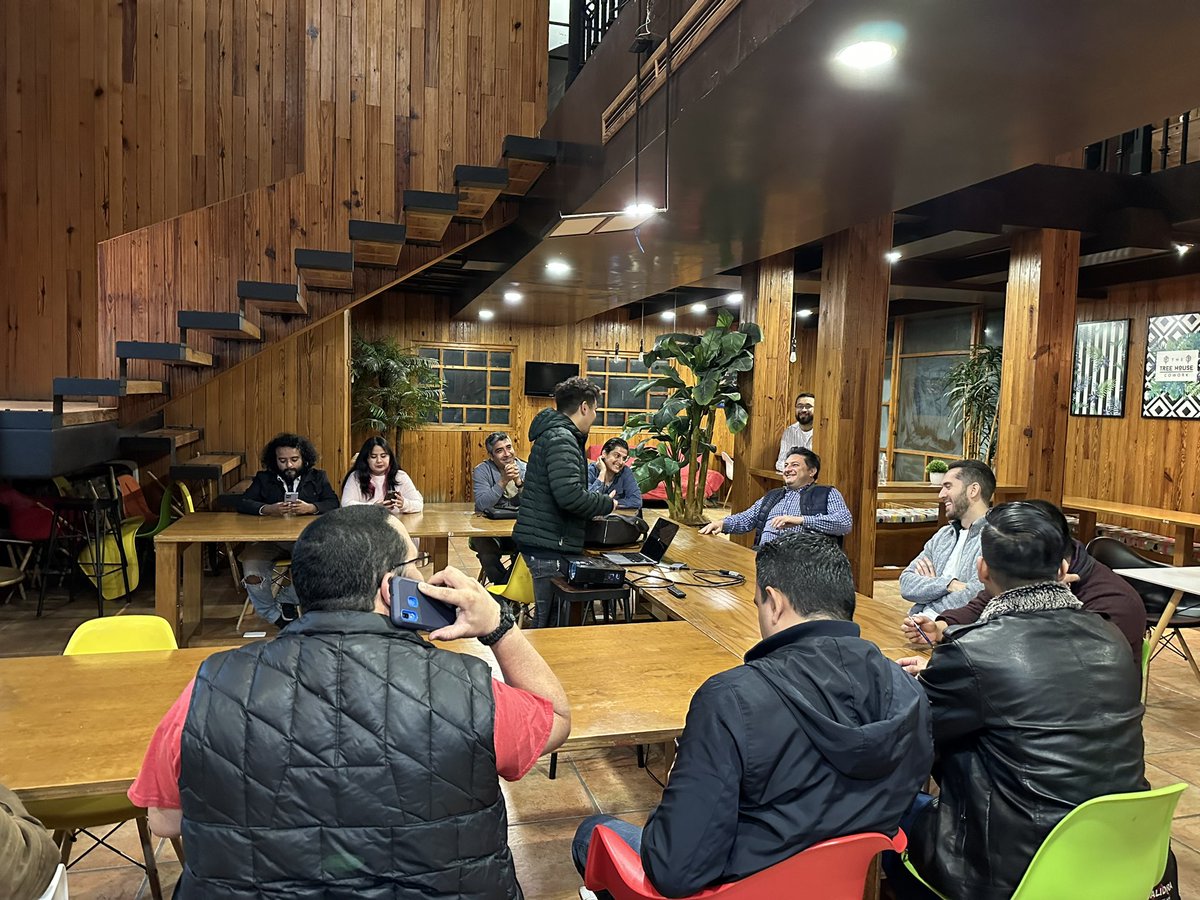 A punto de comenzar el workshop con @viccalzadillas <a href="/BitcoinMTY/">BitcoinMTY</a> <a href="/Bitso/">Bitso</a>