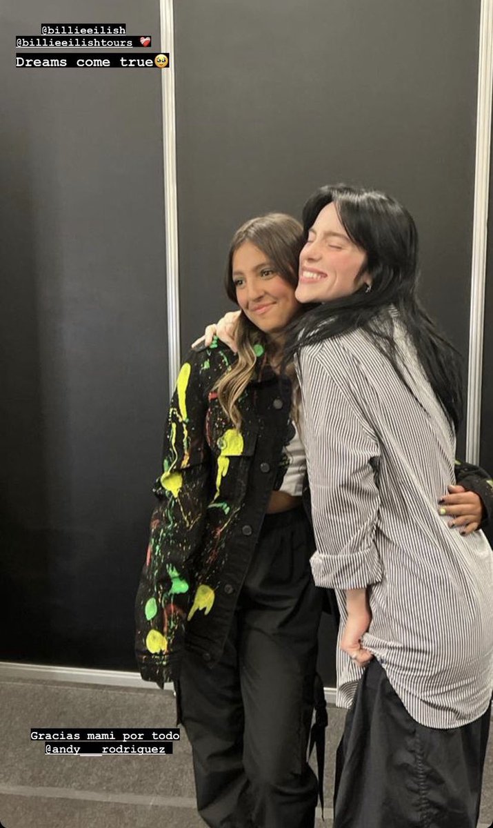 oldbillievibes's tweet photo. Billie con una fan en cdmx https://t.co/aEcql0Zn36