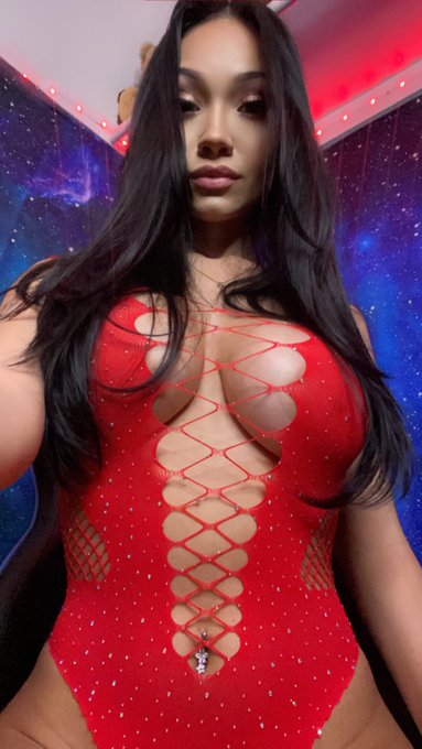 I like the red outfit ❤️ https://t.co/d9px4GCyK0<a href="/tag/newprofilepic"class="tags"><span>#newprofilepic</span></a>